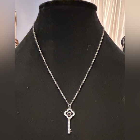 Stella & Dot Clover Key Necklace Hematite EUC - Picture 2 of 3